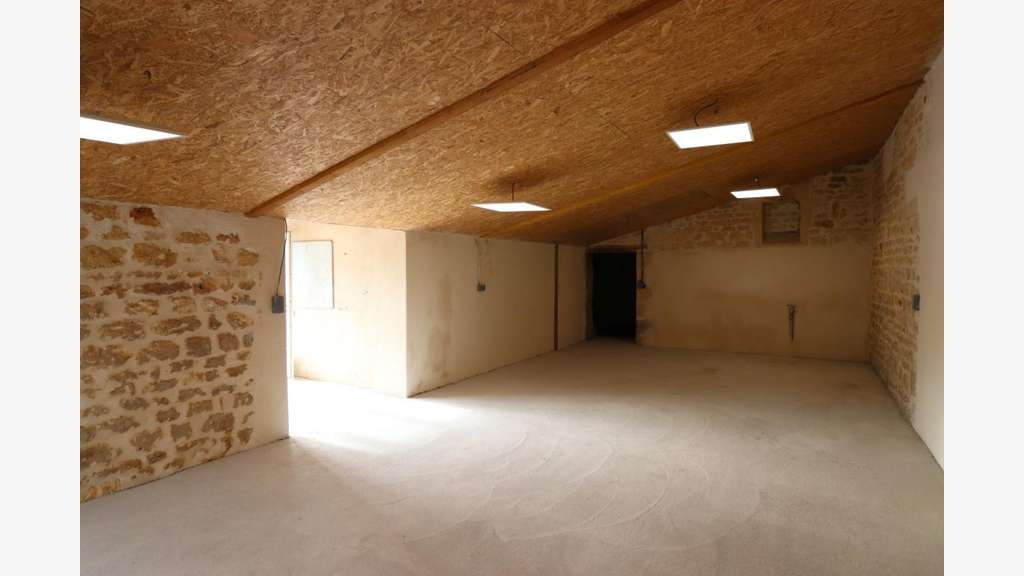 Local N°1 90m² à louer à Rochefort (17)