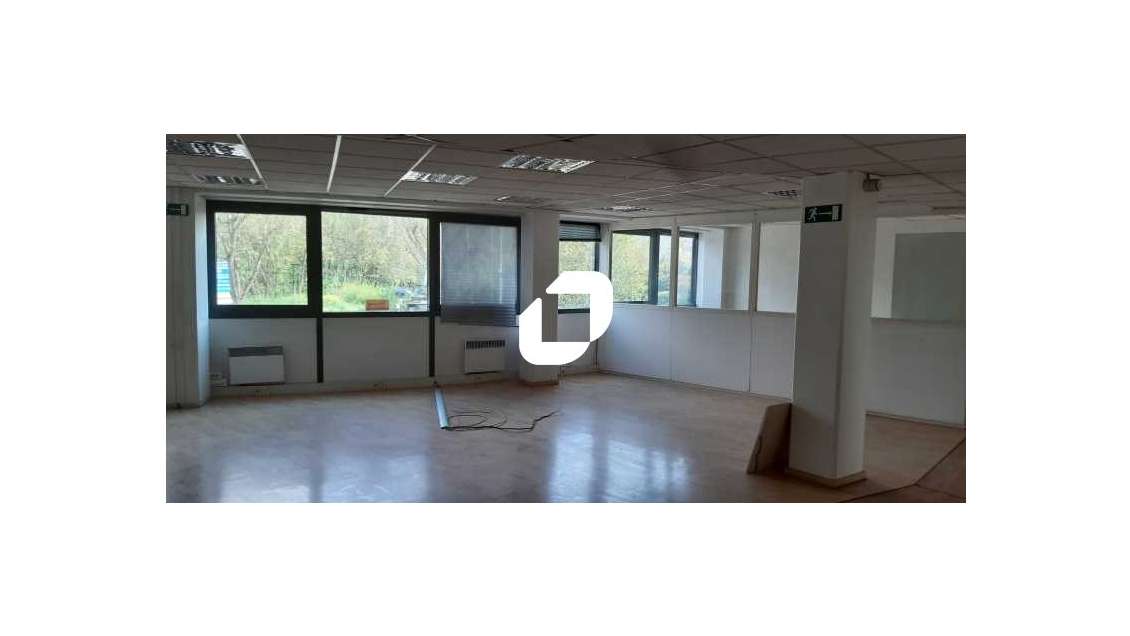 A louer Bureaux 300m² Roissy en france
