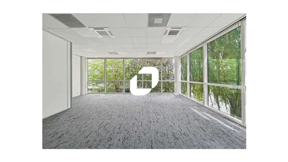 A louer Bureaux 1098m² Roissy en france
