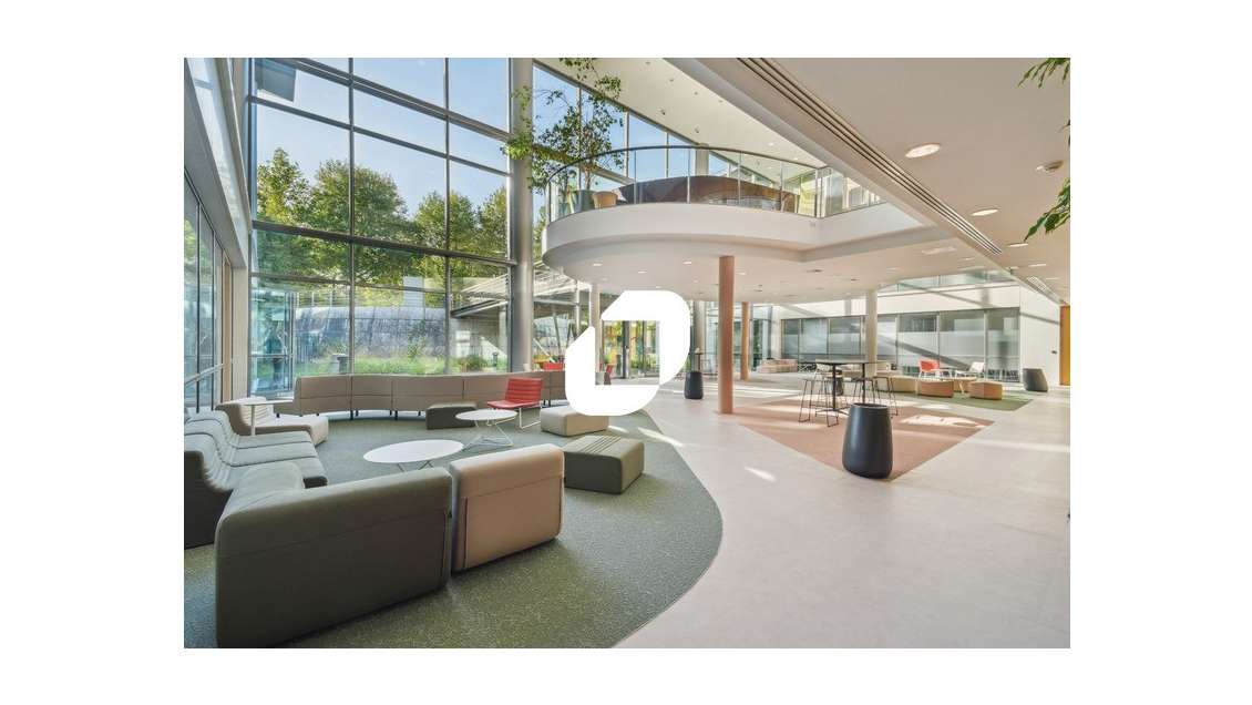 A louer Bureaux 1301m² Roissy en france