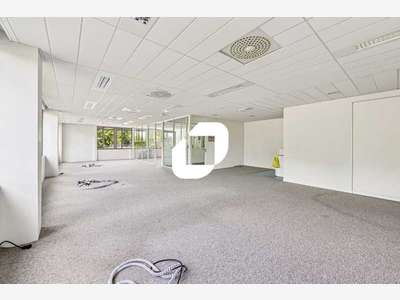 A louer Bureaux 575m² Roissy en france