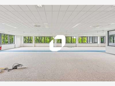A louer Bureaux 300m² Roissy en france