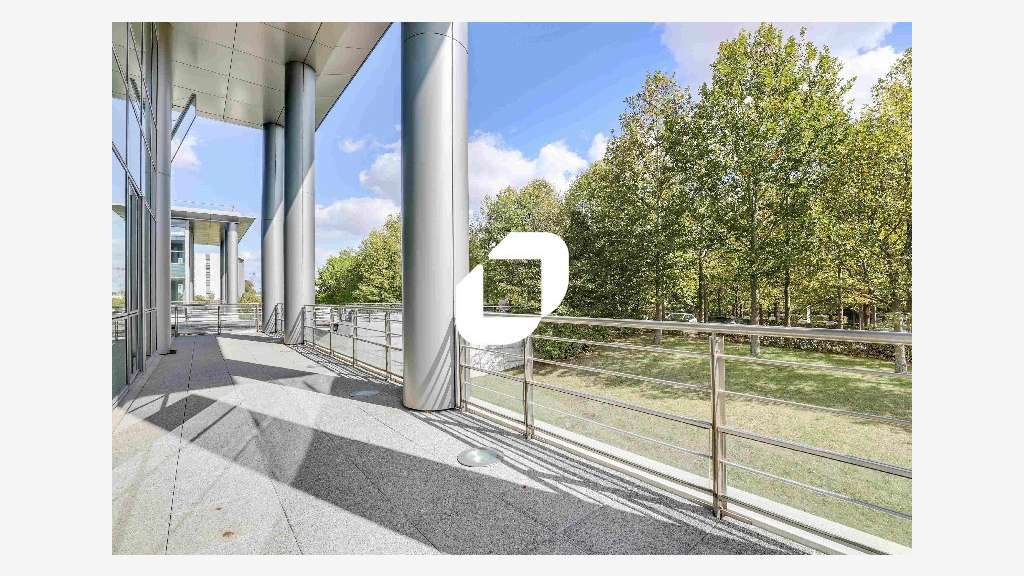 A louer Bureaux 639m² Roissy en france
