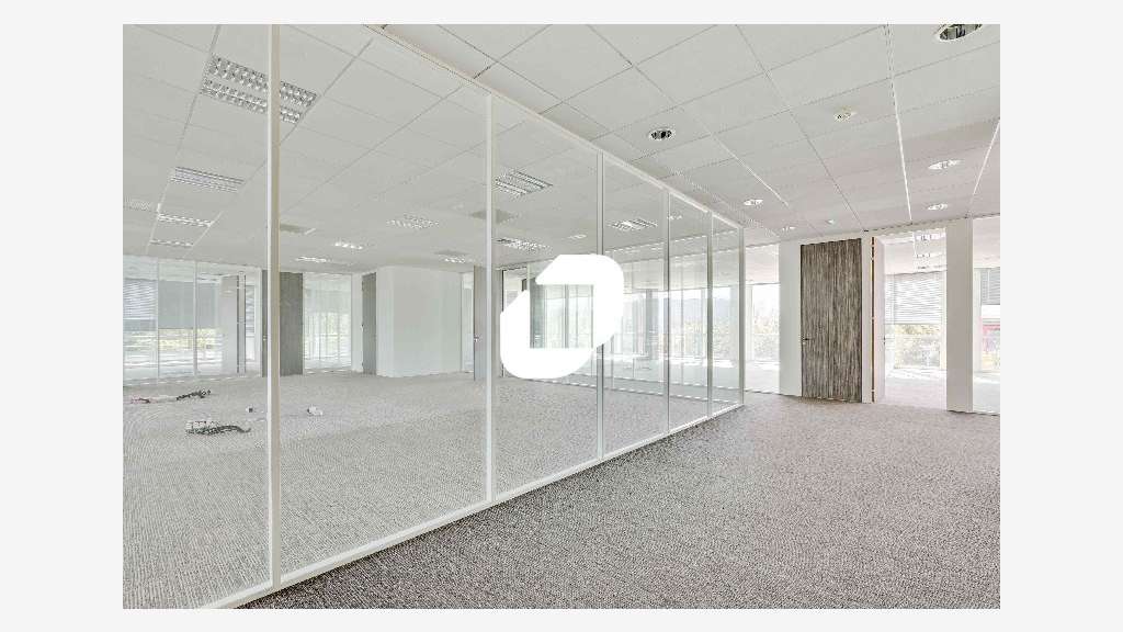 A louer Bureaux 379m² Roissy en france