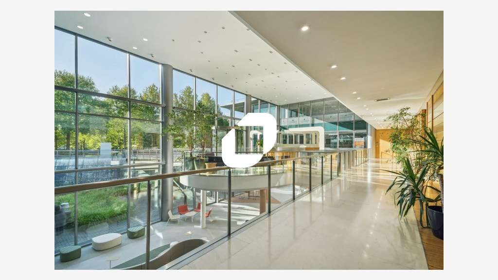 A louer Bureaux 379m² Roissy en france