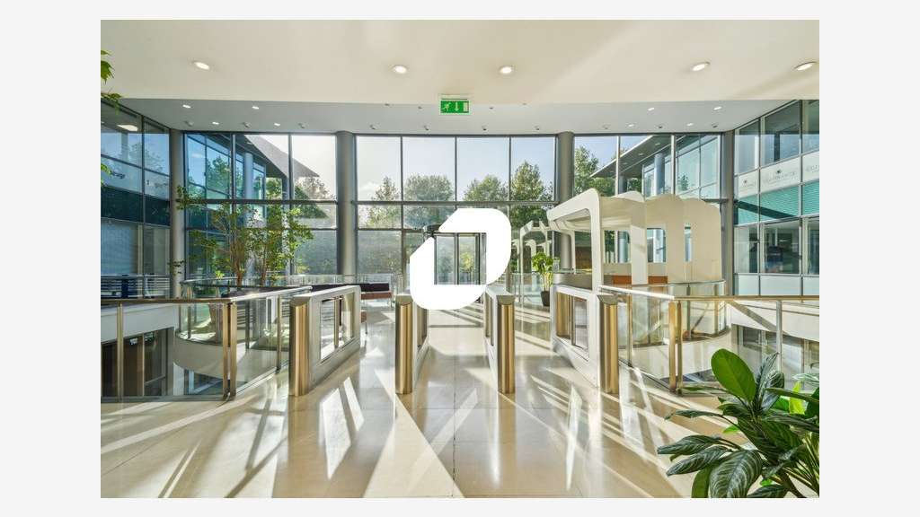 A louer Bureaux 639m² Roissy en france