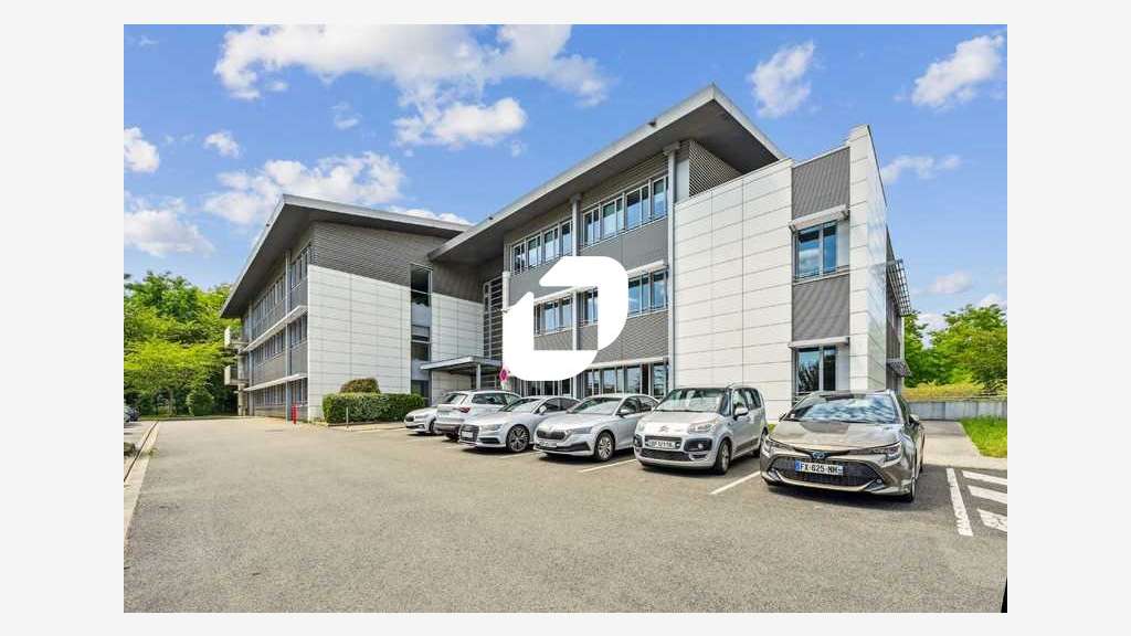 A louer Bureaux 698m² Roissy en france