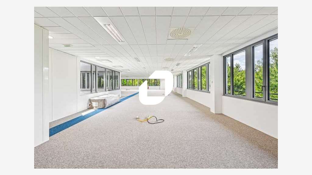 A louer Bureaux 698m² Roissy en france