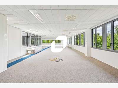 A louer Bureaux 698m² Roissy en france
