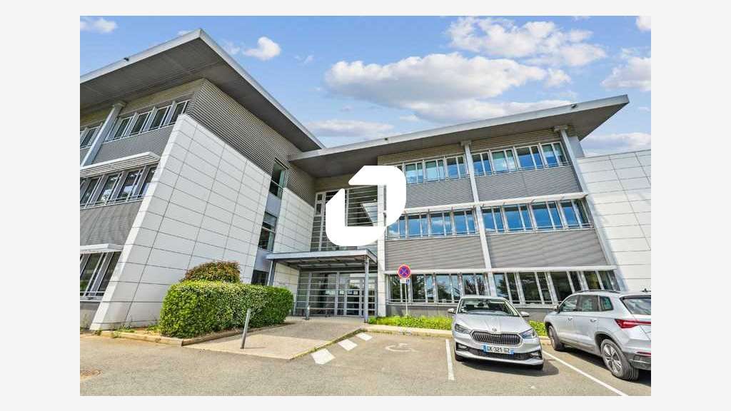 A louer Bureaux 698m² Roissy en france