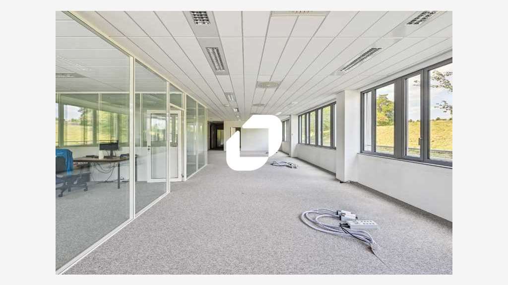 A louer Bureaux 698m² Roissy en france