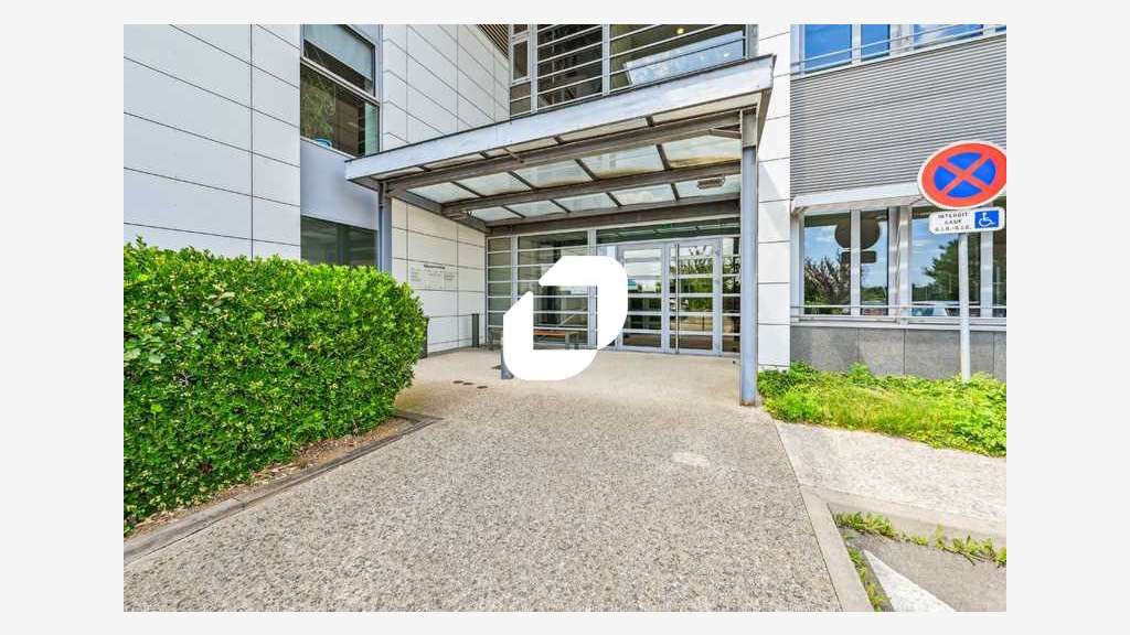 A louer Bureaux 698m² Roissy en france