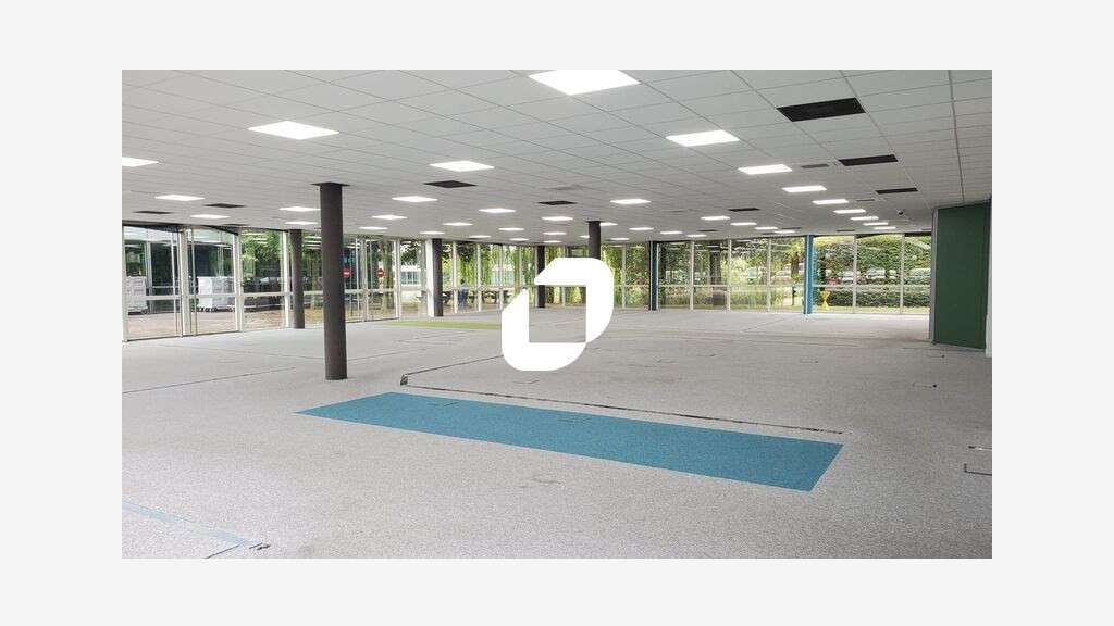 A louer Bureaux 2076m² Roissy en france
