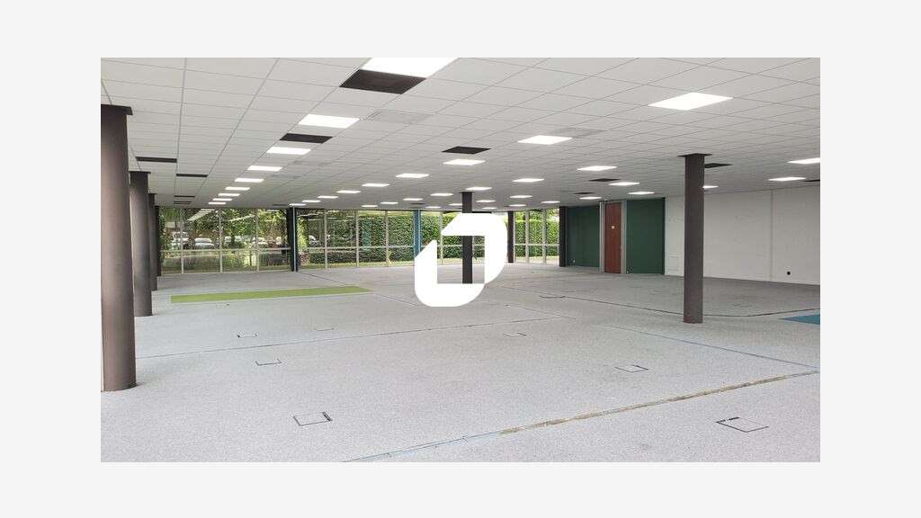 A louer Bureaux 2076m² Roissy en france