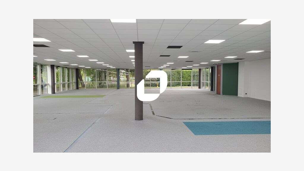 A louer Bureaux 2076m² Roissy en france