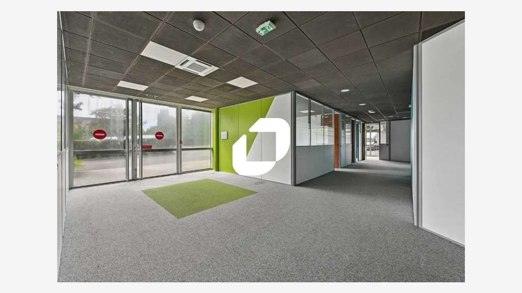 A louer Bureaux 2076m² Roissy en france