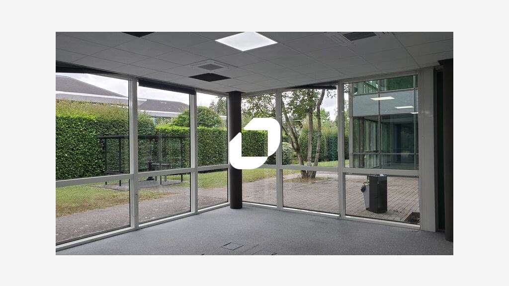 A louer Bureaux 978m² Roissy en france