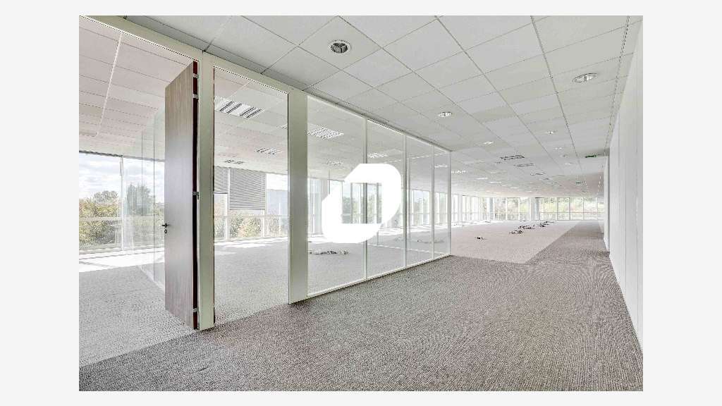 A louer Bureaux 379m² Roissy en france