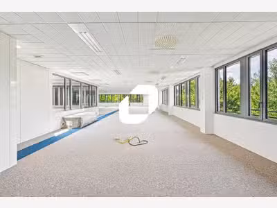 A louer Bureaux 698m² Roissy en france