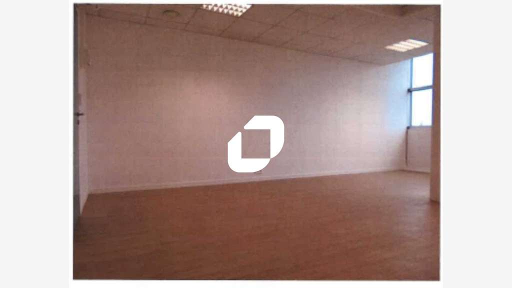 A louer Bureaux 823m² Romainville