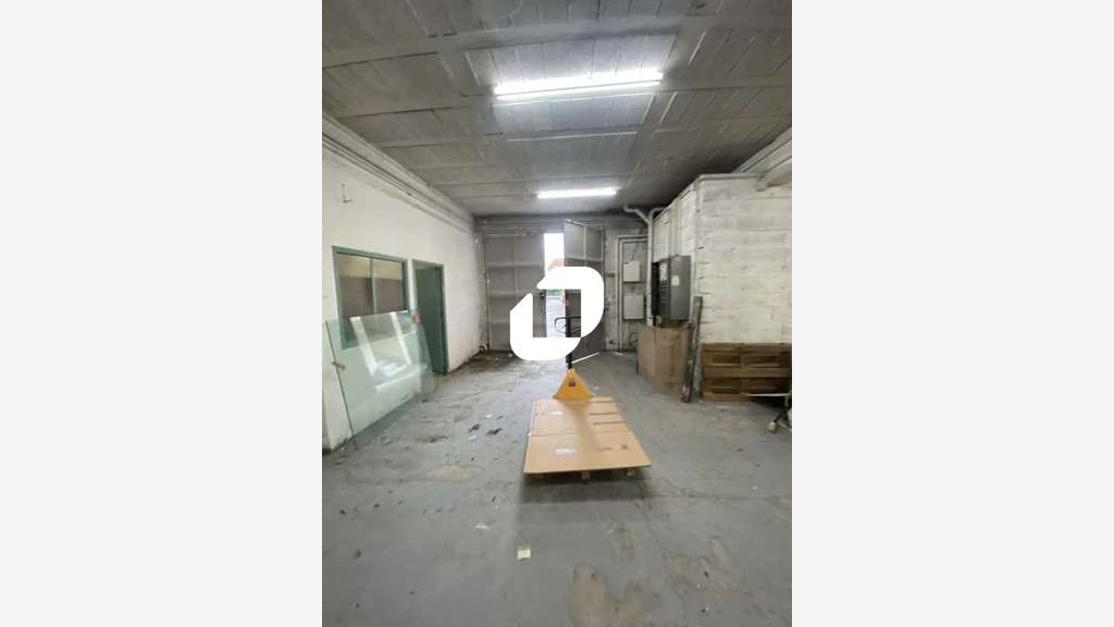 A louer Bureaux 1940m² Romainville