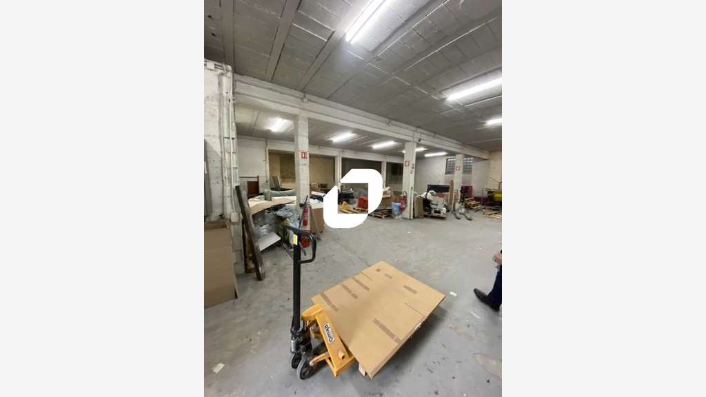 A louer Bureaux 1940m² Romainville