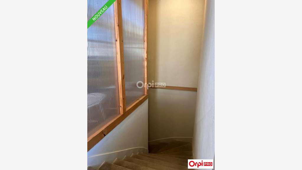 Bureau 98m² R+1 à louer proche centre de Romans 