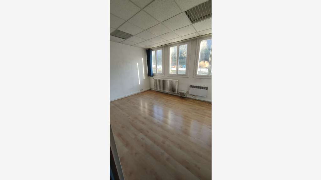 A louer bureaux de 443m² proche de Rouen et A13