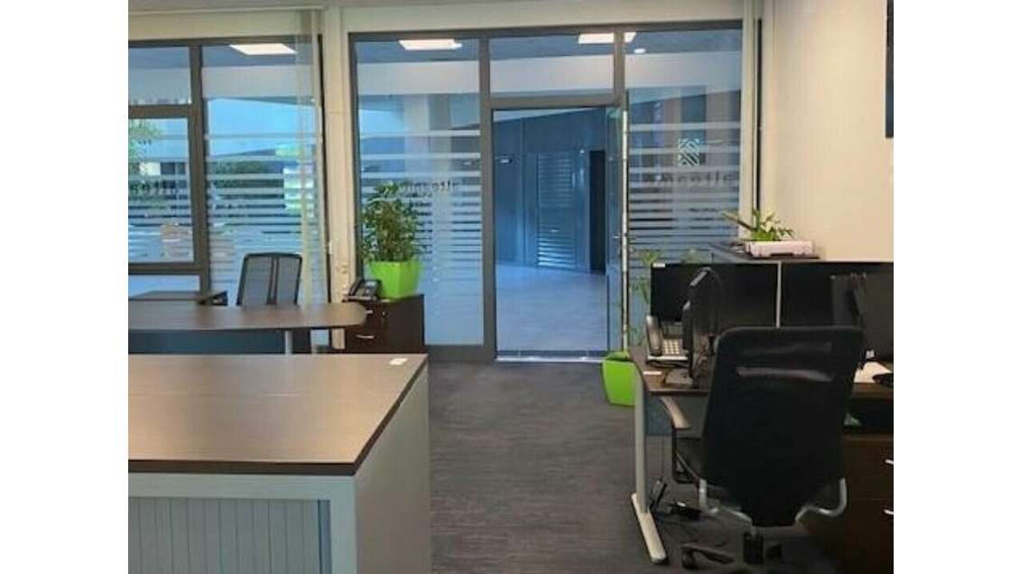 A louer bureaux modernes 349m² à Isneauville