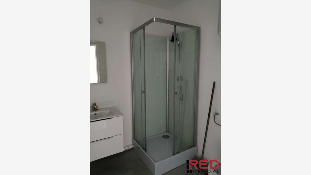 A louer local 60m² R+1 zone de Rousset Peynier