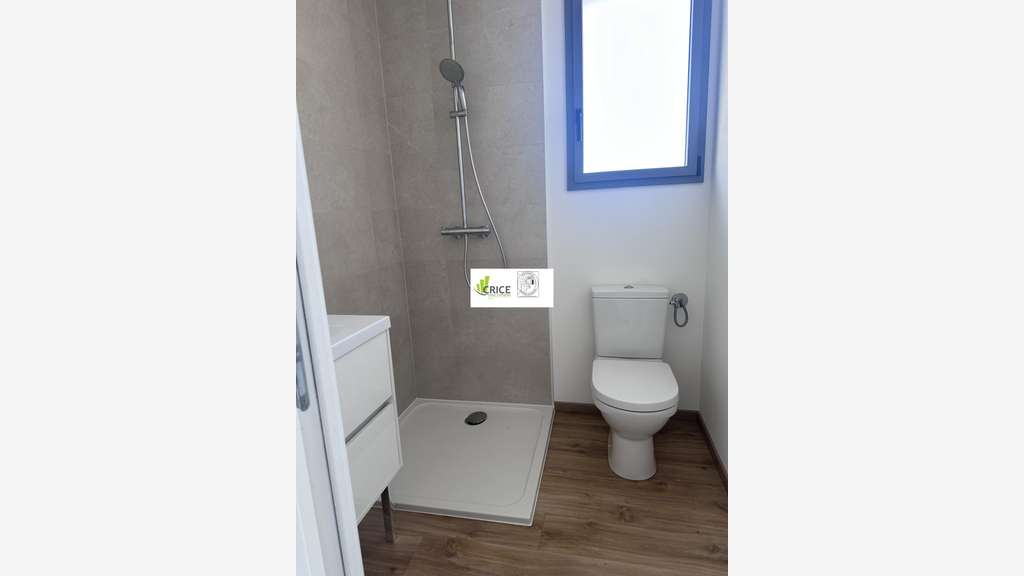 A louer bureau neuf 45m² en étage à Royan