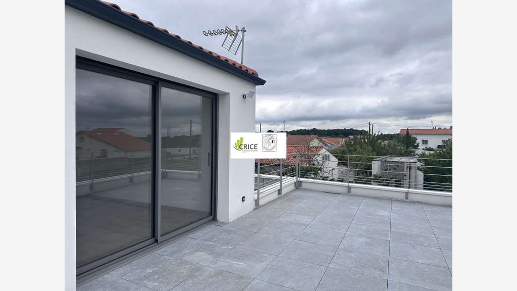 A louer bureau neuf 45m² en étage à Royan