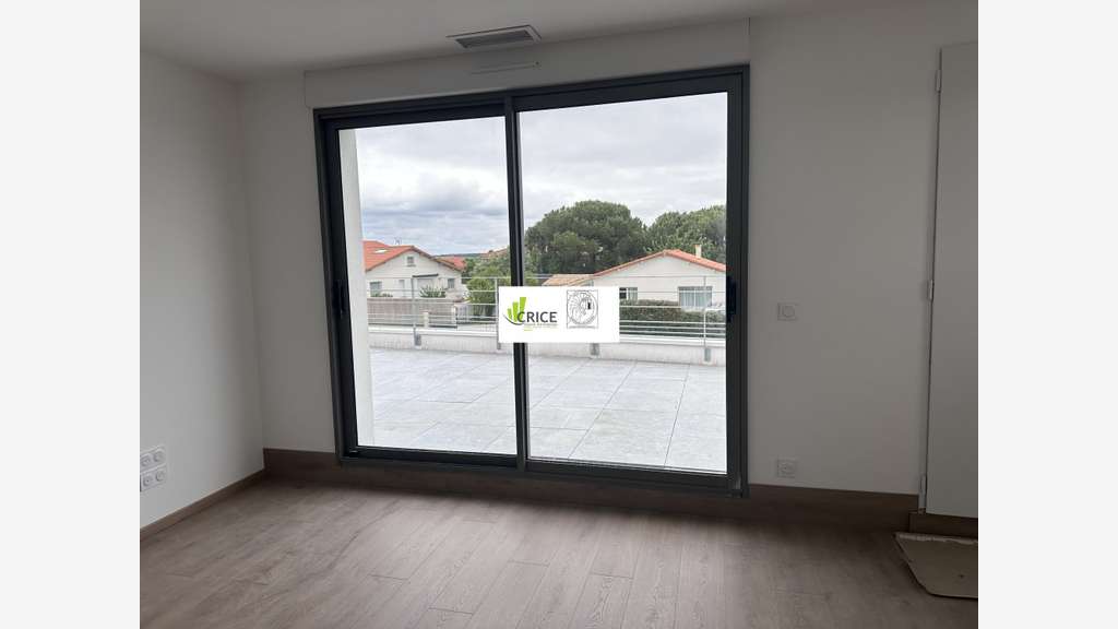 A louer bureau neuf 45m² en étage à Royan