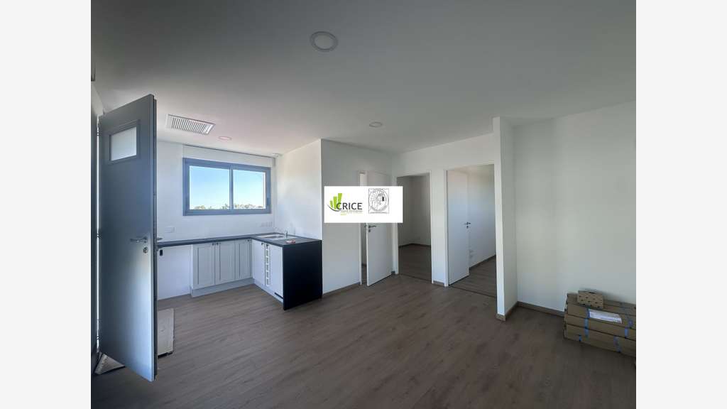 A louer bureau neuf 45m² en étage à Royan