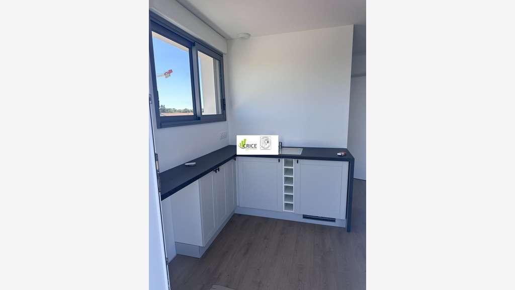 A louer bureau neuf 45m² en étage à Royan