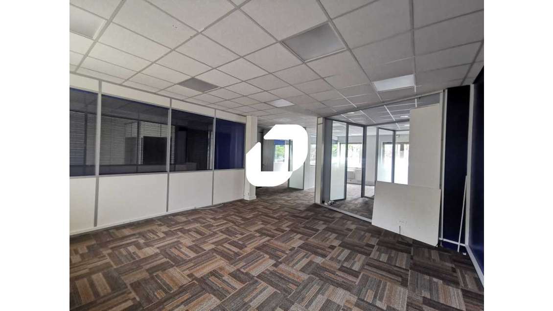 A louer Bureaux 615m² Rungis