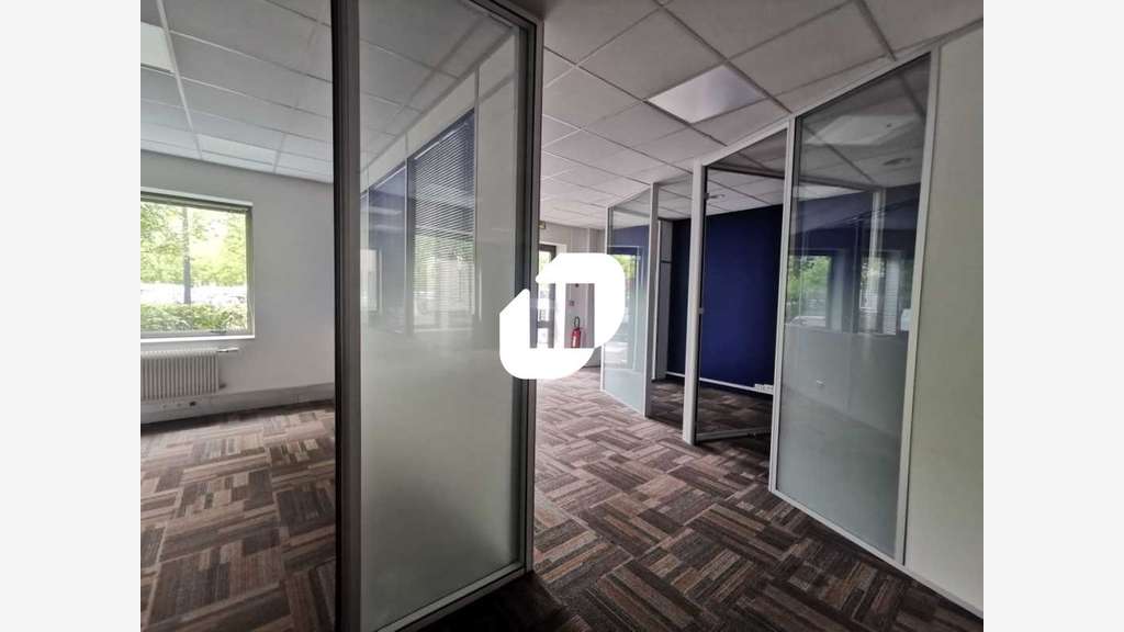 A louer Bureaux 324m² Rungis