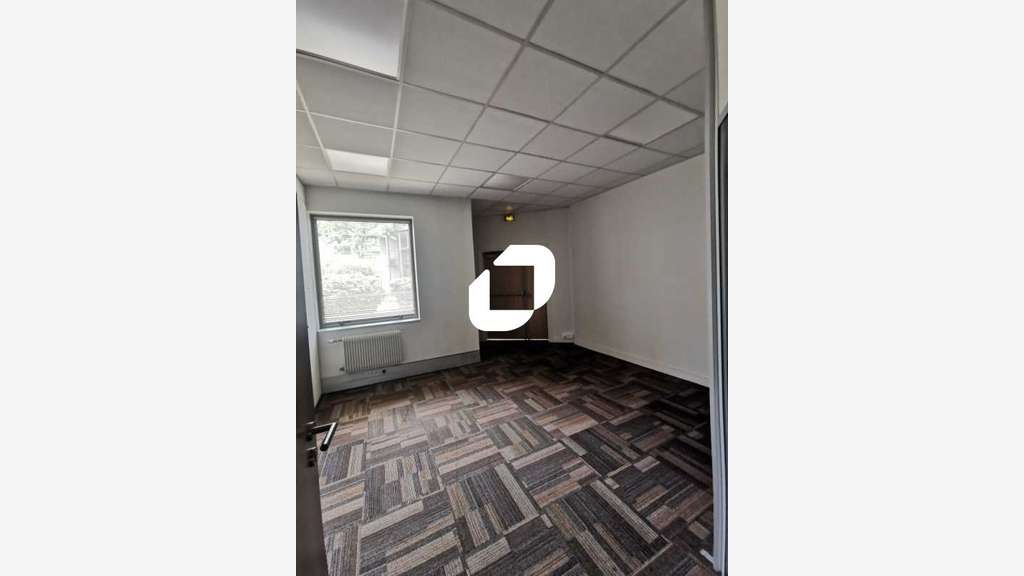 A louer Bureaux 301m² Rungis