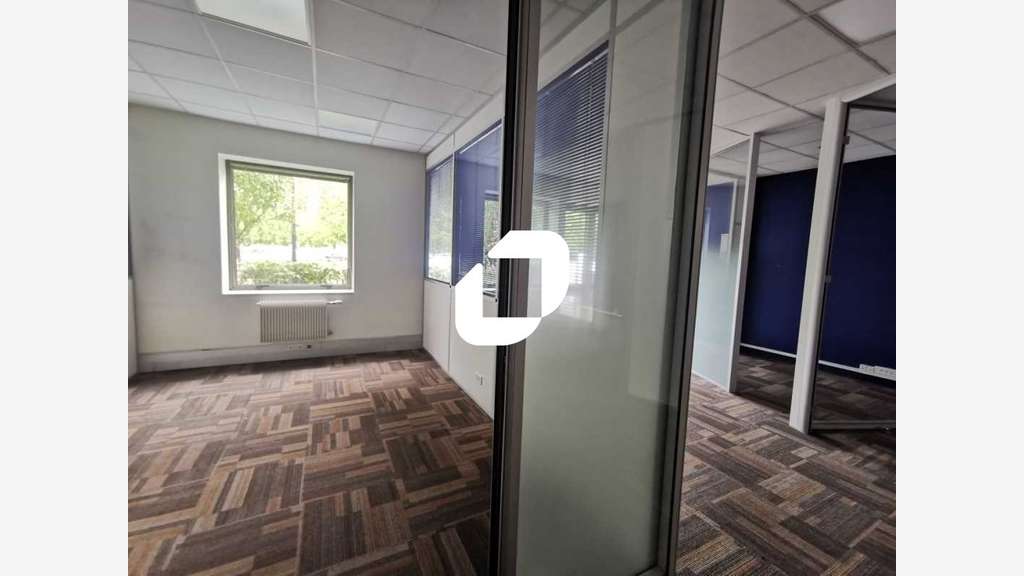 A louer Bureaux 301m² Rungis