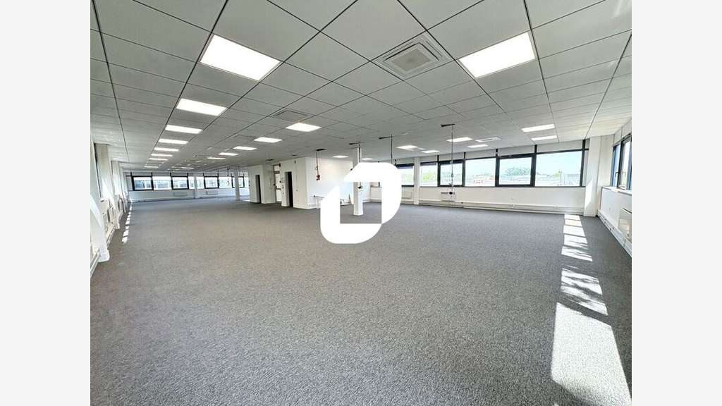 A louer Bureaux 343m² Saclay