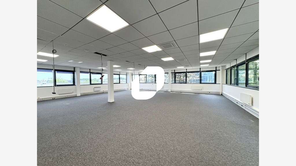A louer Bureaux 343m² Saclay