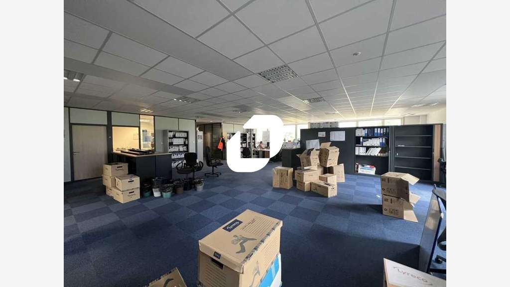 A louer Bureaux 351m² Sainghin en melantois