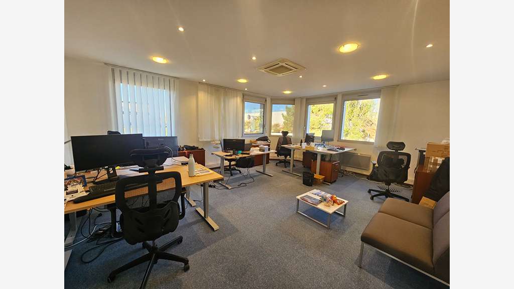 A louer bureaux 490m² aéroport Saint-Aignan