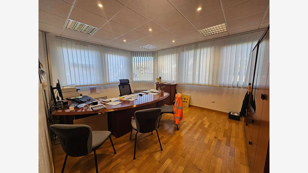 A louer bureaux 490m² aéroport Saint-Aignan