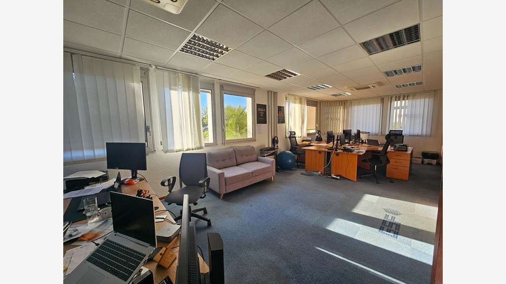 A louer bureaux 490m² aéroport Saint-Aignan