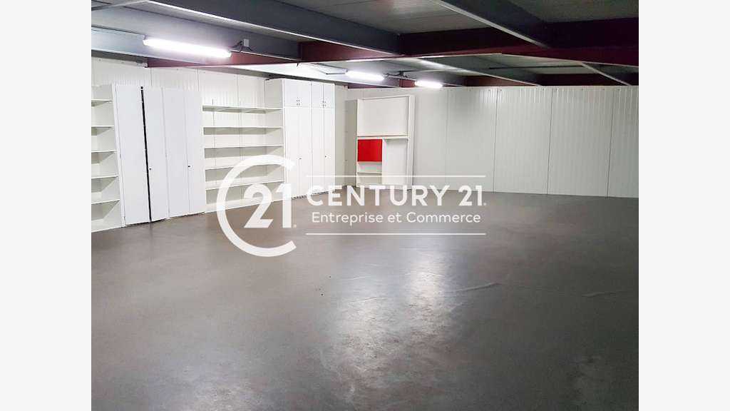 Loue local d'activité 290m² à Saint-André-des-Eaux