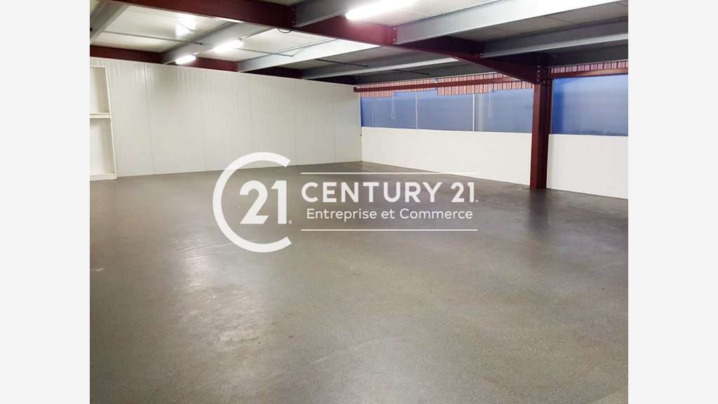 Loue local d'activité 290m² à Saint-André-des-Eaux