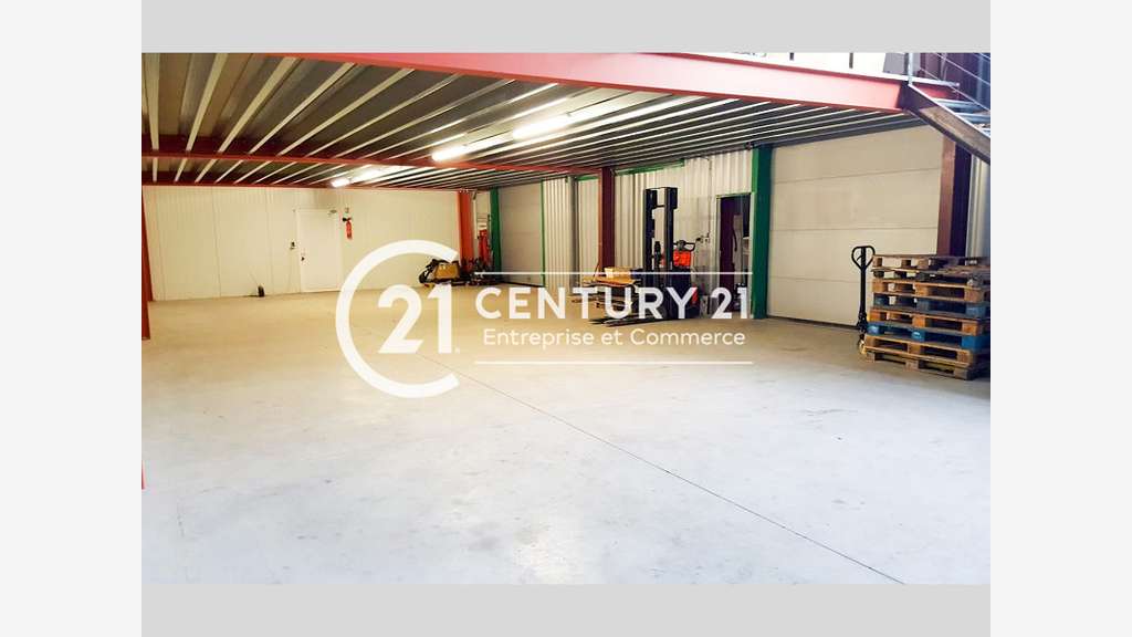 Loue local d'activité 290m² à Saint-André-des-Eaux