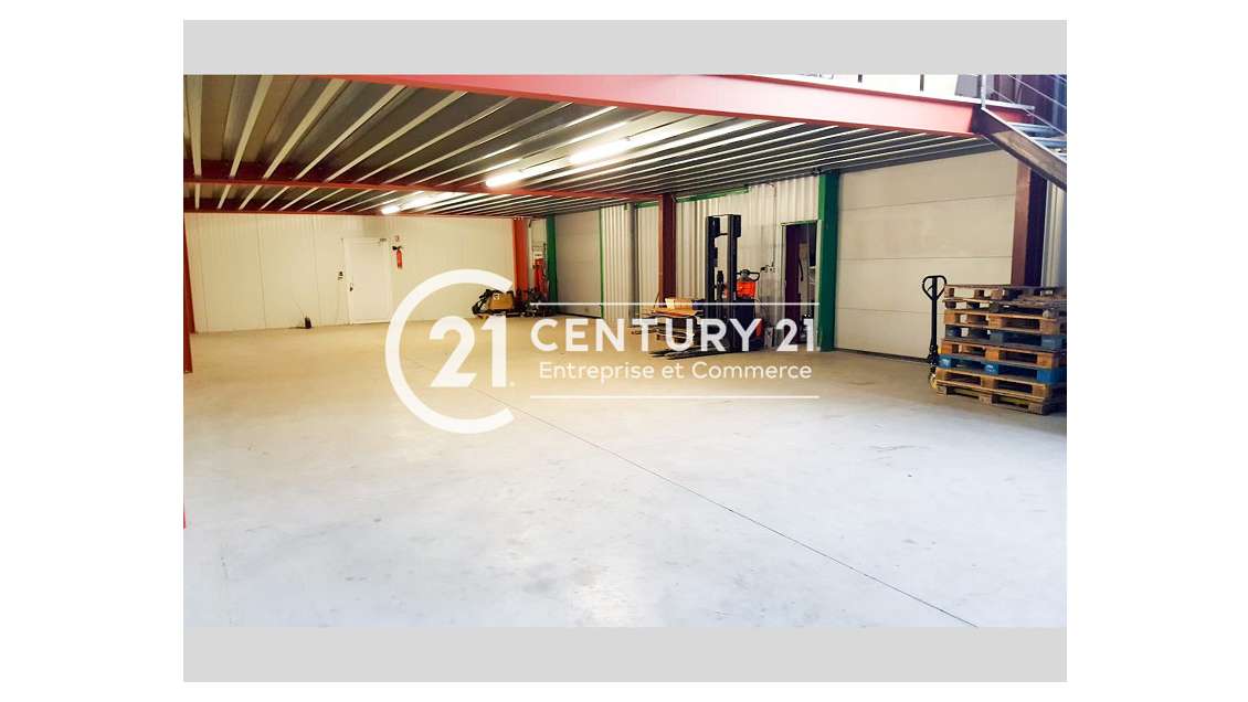 Loue local d'activité 290m² à Saint-André-des-Eaux