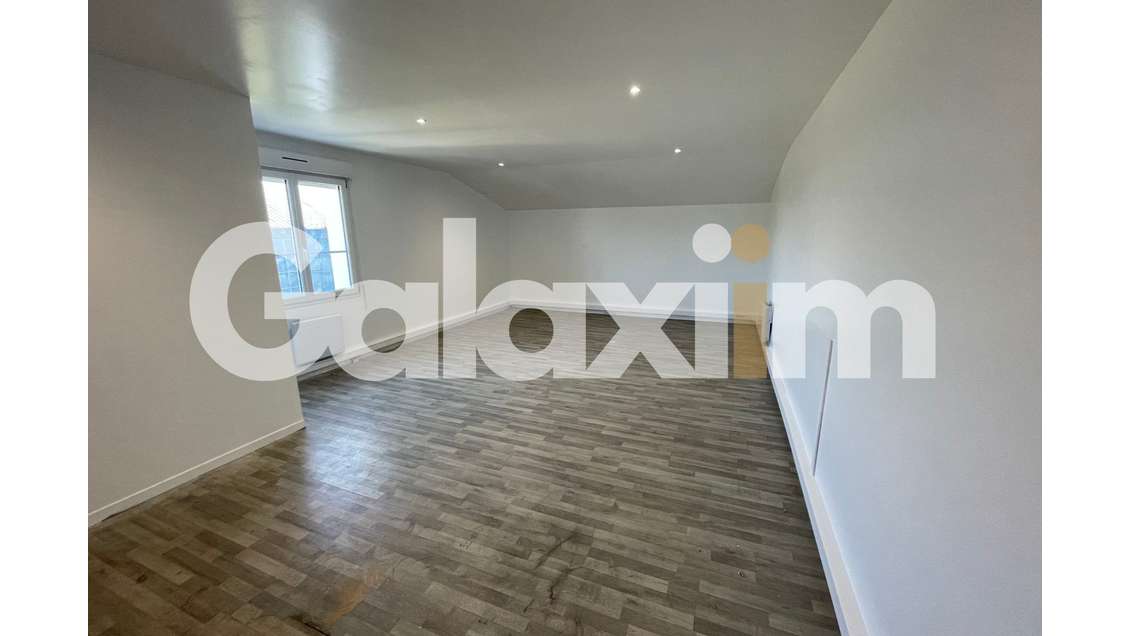 Location bureaux 120m² parking axe Rennes/Angers